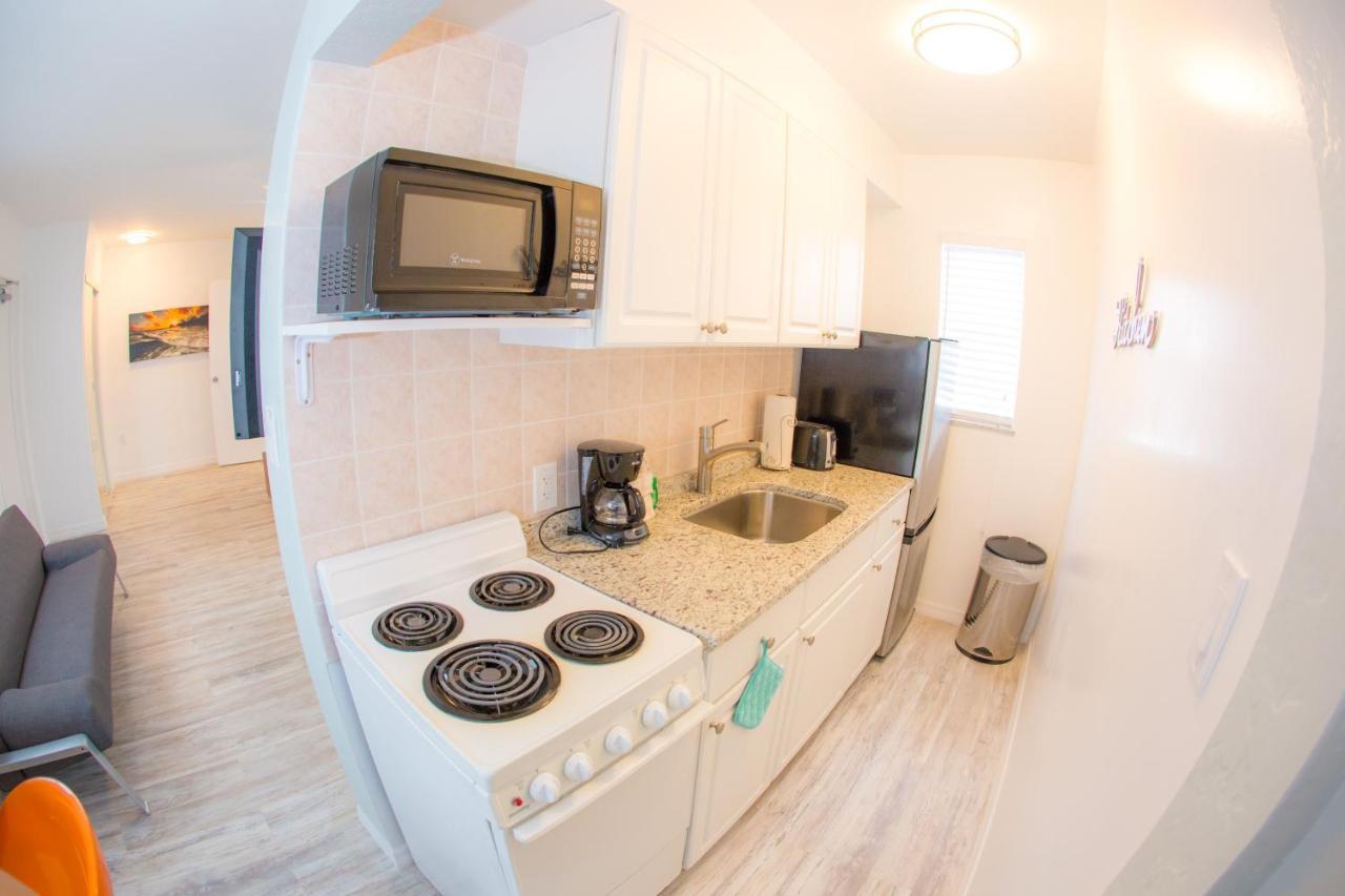 St. Pete Beach Suites Екстер'єр фото