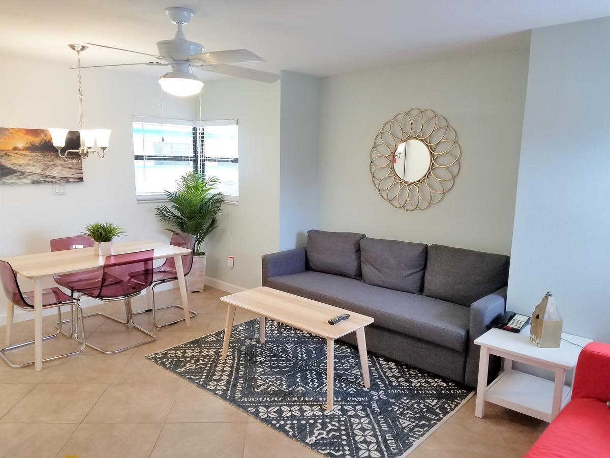 St. Pete Beach Suites Екстер'єр фото