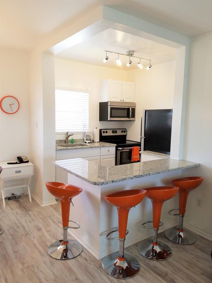 St. Pete Beach Suites Екстер'єр фото