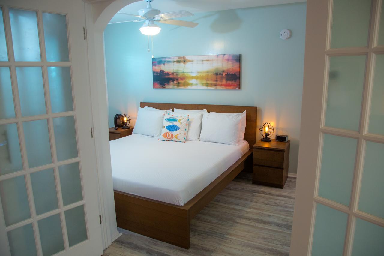 St. Pete Beach Suites Екстер'єр фото