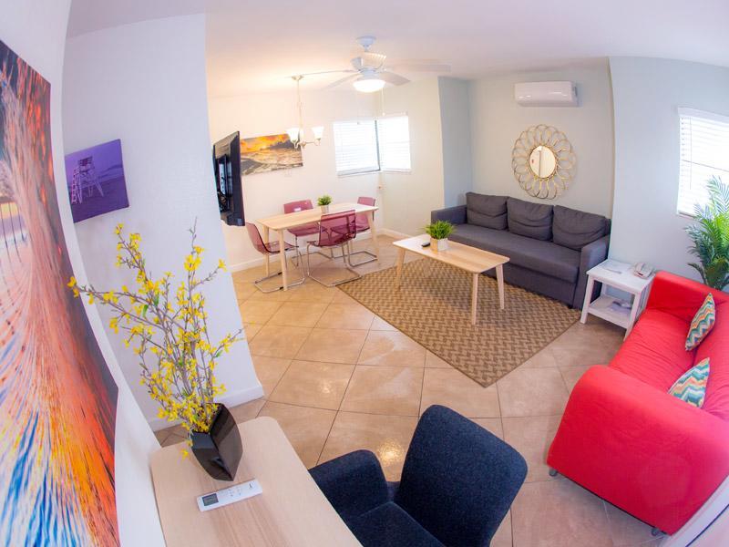 St. Pete Beach Suites Екстер'єр фото